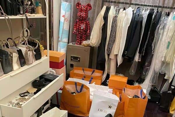 南票区回收一线品牌衣服